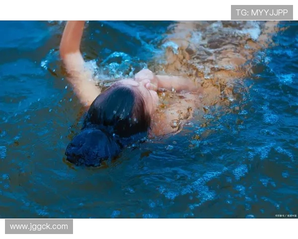 跳水运动的魅力与挑战:从技术突破到心理调适的全方位探索 跳水运动的魅力与挑战:从技术突破到心理调适的全方位探索