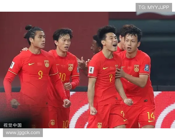 中国男足再战世界杯预选赛主场逆转取胜展现顽强拼搏精神 中国男足再战世界杯预选赛主场逆转取胜展现顽强拼搏精神